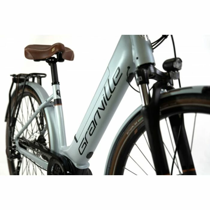 VTC Électrique Granville E-Excellence 34+ Caméléon Gris Métal 2023 12 VTC Électrique Granville E-Excellence 34+ Caméléon Gris Métal 2023 – Image 12